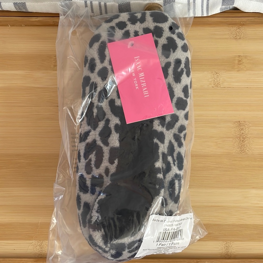 Isaac Mizrahi medium leopard slippers brand new!